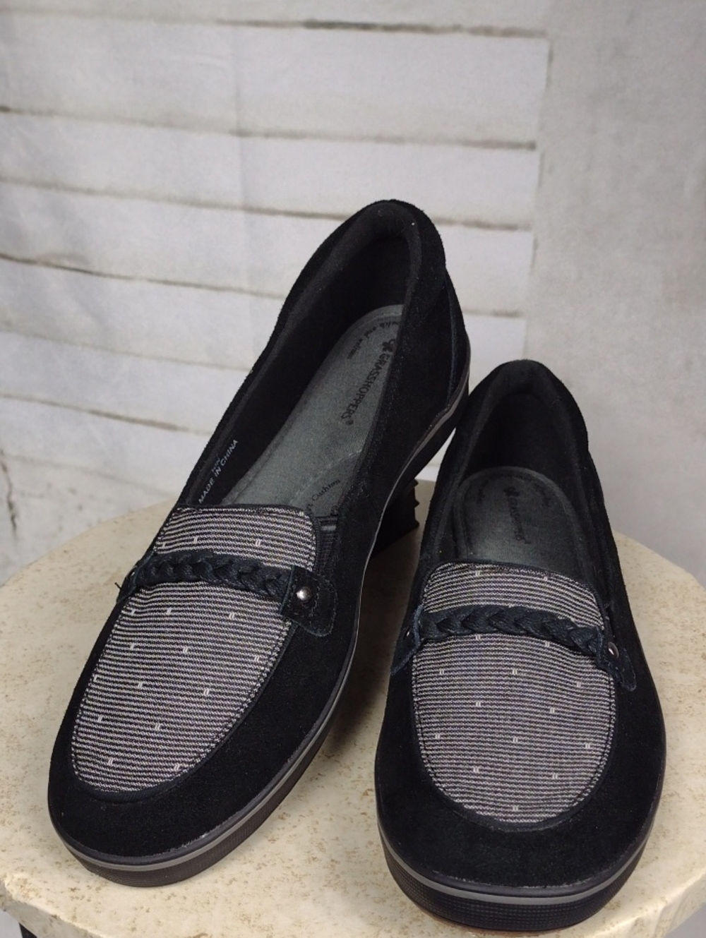 Grasshoppers Black Suede Loafers with Gray Knit Vamp Size 10 Narrow